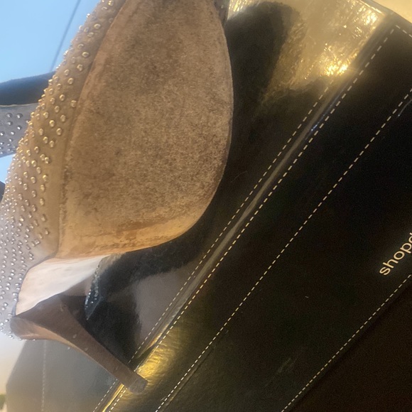 Dolce Vita charcoal grey suede studded pumps w/ hidden inside platform. Size 6.5 - Picture 4 of 5